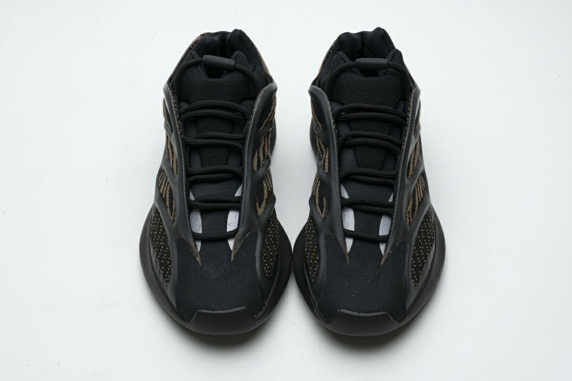 Picture of Yeezy 700 _SKUfc4223170fc